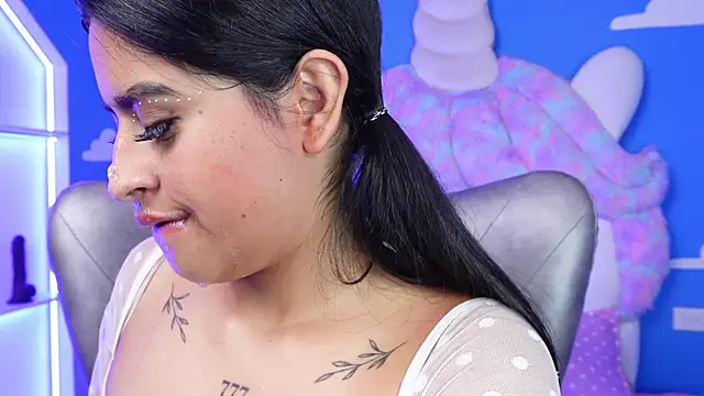 Snapshot of miss_romyna chatting on 01.31.25 miss romyna online show from 01.31.25