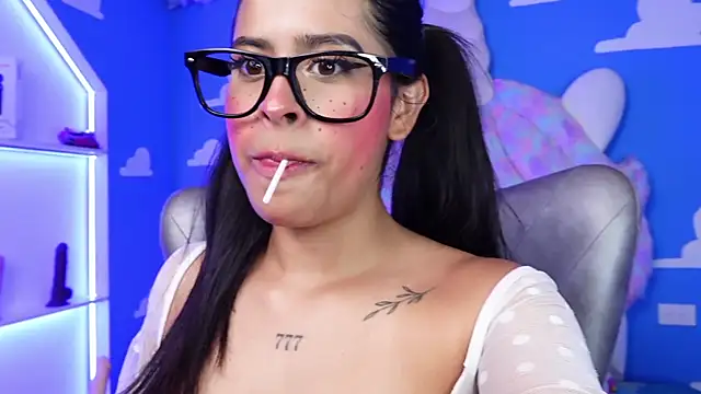 Snapshot of miss_romyna chatting on 02.19.25 miss romyna online show from 02.19.25