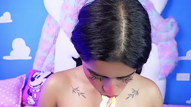 Snapshot of miss_romyna chatting on 03.19.25 miss romyna online show from 03.19.25