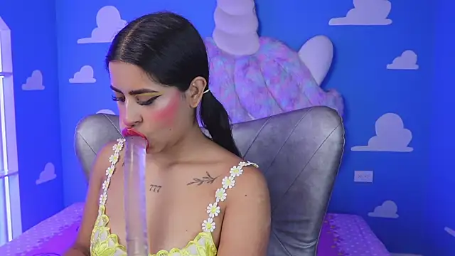 Snapshot of miss_romyna chatting on 09.25.25 miss romyna online show from 09.25.25