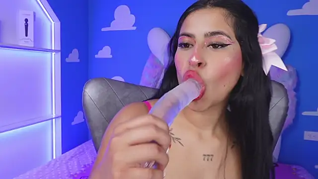 Snapshot of miss_romyna chatting on 10.10.25 miss romyna online show from 10.10.25