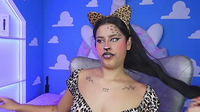 Snapshot of miss_romyna chatting on 10.27.25 miss romyna online show from 10.27.25