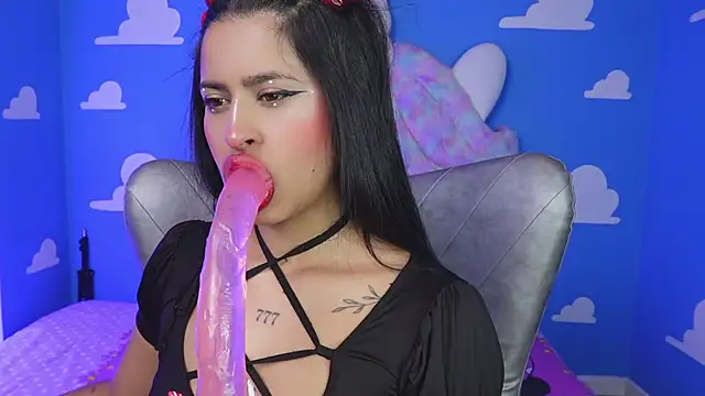 Snapshot of miss_romyna chatting on 10.28.25 miss romyna online show from 10.28.25