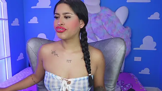 Snapshot of miss_romyna chatting on 11.04.25 miss romyna online show from 11.04.25