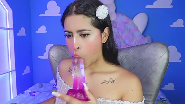 Snapshot of miss_romyna chatting on 11.24.25 miss romyna online show from 11.24.25