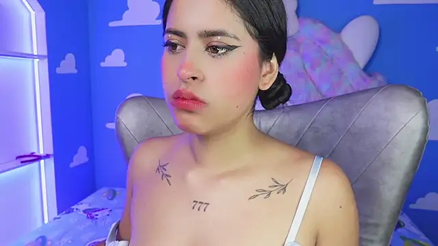 Snapshot of miss_romyna chatting on 12.16.25 miss romyna online show from 12.16.25