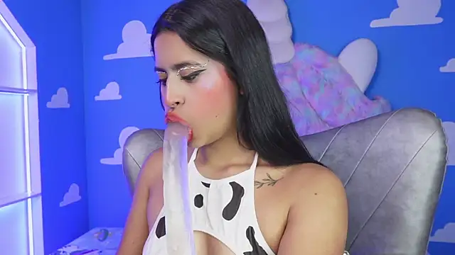 Snapshot of miss_romyna chatting on 12.19.25 miss romyna online show from 12.19.25