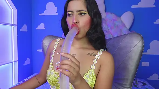 Snapshot of miss_romyna chatting on 12.20.25 miss romyna online show from 12.20.25