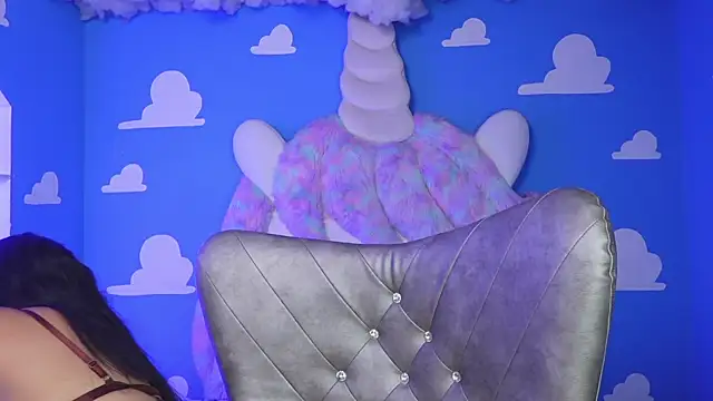 Snapshot of miss_romyna chatting on 12.22.25 miss romyna online show from 12.22.25