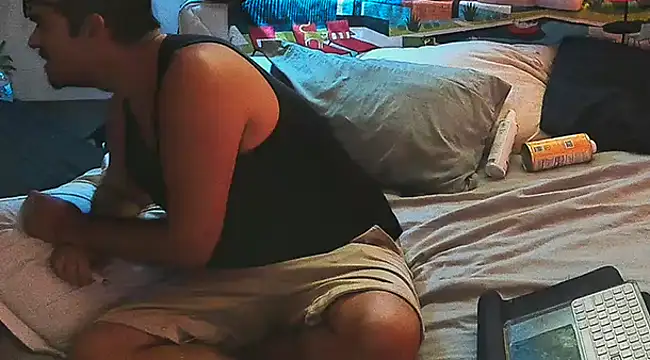 Snapshot of badboybrad11 chatting on 02.21.25 badboybrad11 online show from 02.21.25