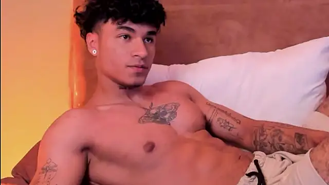 Snapshot of Thomas_Fit1 chatting on 03.20.25 Thomas Fit1 online show from 03.20.25