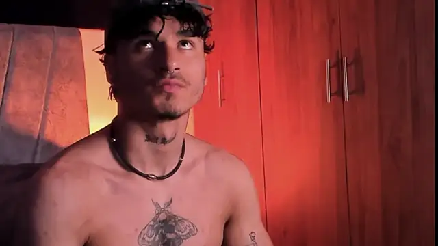 Snapshot of Thomas_Fit1 chatting on 09.21.25 Thomas Fit1 online show from 09.21.25