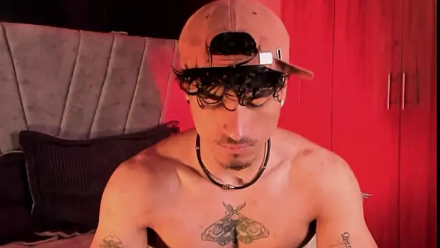 Snapshot of Thomas_Fit1 chatting on 09.23.25 Thomas Fit1 online show from 09.23.25