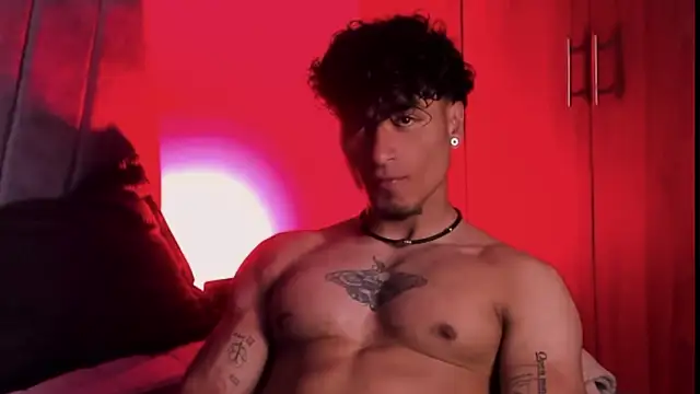 Snapshot of Thomas_Fit1 chatting on 10.02.25 Thomas Fit1 online show from 10.02.25