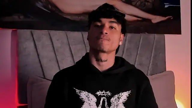 Snapshot of Thomas_Fit1 chatting on 11.04.25 Thomas Fit1 online show from 11.04.25