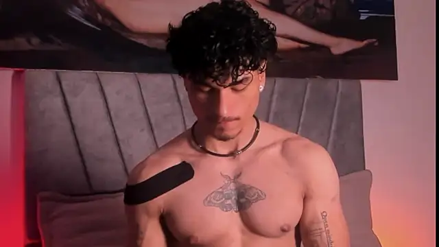 Snapshot of Thomas_Fit1 chatting on 11.28.25 Thomas Fit1 online show from 11.28.25