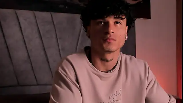 Snapshot of Thomas_Fit1 chatting on 12.14.25 Thomas Fit1 online show from 12.14.25