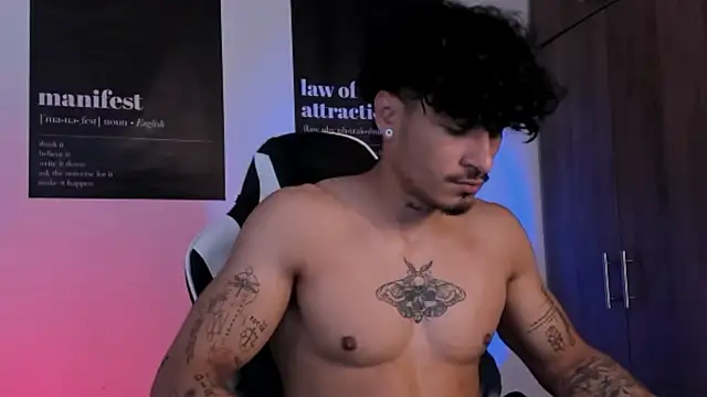 Snapshot of Thomas_Fit1 chatting on 03.10.26 Thomas Fit1 online show from 03.10.26