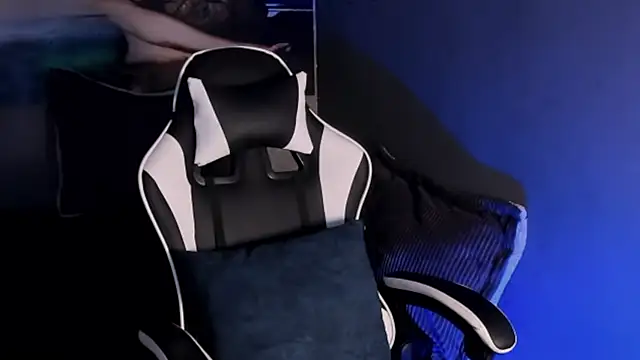 Snapshot of Thomas_Fit1 chatting on 03.24.26 Thomas Fit1 online show from 03.24.26