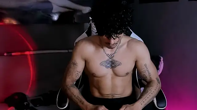 Snapshot of Thomas_Fit1 chatting on 03.31.26 Thomas Fit1 online show from 03.31.26