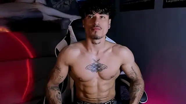 Snapshot of Thomas_Fit1 chatting on 04.02.26 Thomas Fit1 online show from 04.02.26