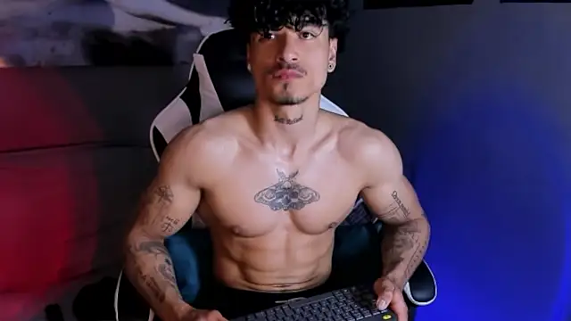 Snapshot of Thomas_Fit1 chatting on 04.04.26 Thomas Fit1 online show from 04.04.26