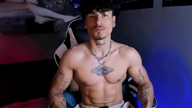 Snapshot of Thomas_Fit1 chatting on 04.06.26 Thomas Fit1 online show from 04.06.26