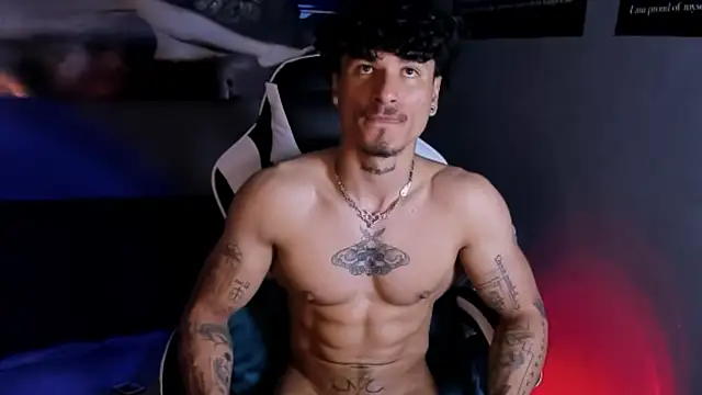 Snapshot of Thomas_Fit1 chatting on 04.06.26 Thomas Fit1 online show from 04.06.26