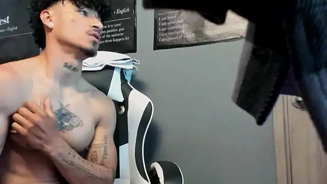 Snapshot of Thomas_Fit1 chatting on 04.09.26 Thomas Fit1 online show from 04.09.26