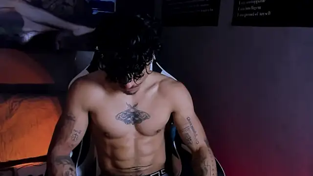 Snapshot of Thomas_Fit1 chatting on 04.14.26 Thomas Fit1 online show from 04.14.26