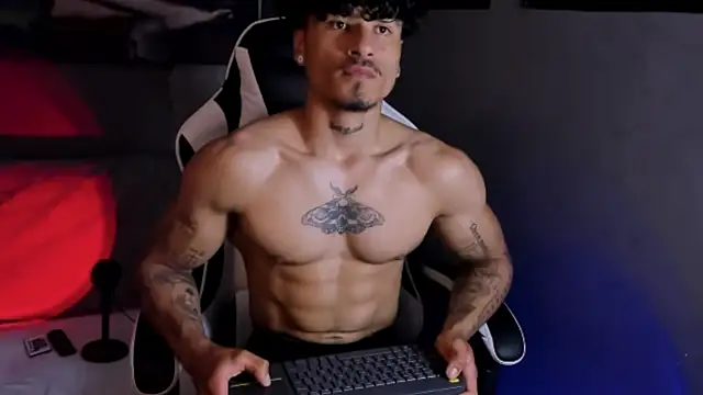 Snapshot of Thomas_Fit1 chatting on 04.14.26 Thomas Fit1 online show from 04.14.26