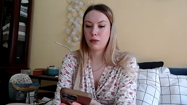 Snapshot of Scarlettford chatting on 02.19.25 Scarlettford online show from 02.19.25