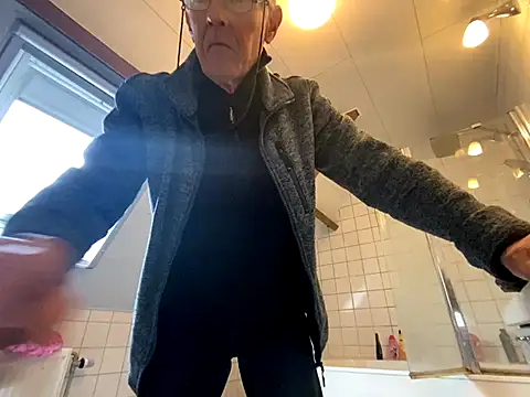 Snapshot of martxxxxx chatting on 12.22.25 martxxxxx online show from 12.22.25