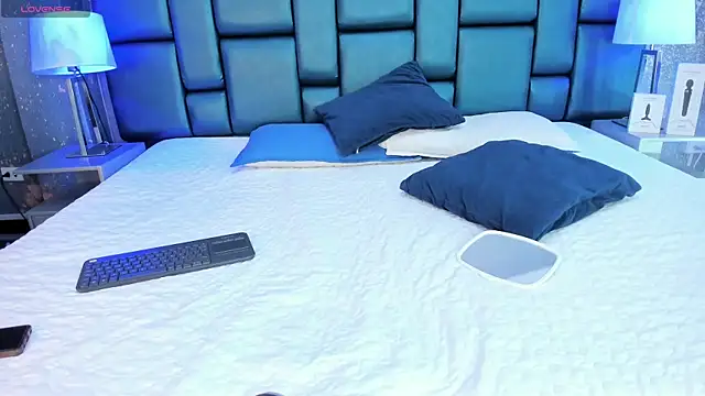 AnthonelaDuque online show from 09.14.25