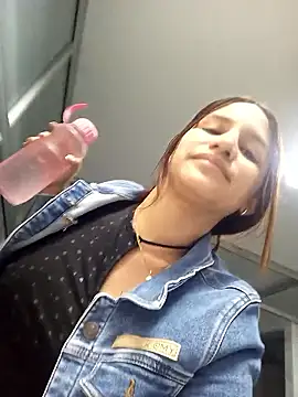 Snapshot of AnthonelaDuque chatting on 01.17.26 AnthonelaDuque online show from 01.17.26