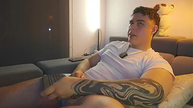 Snapshot of odin_blake chatting on 03.18.25 odin blake online show from 03.18.25