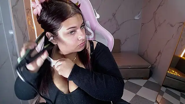 Snapshot of skeler_lovd_b_ chatting on 10.30.25 skeler lovd b online show from 10.30.25