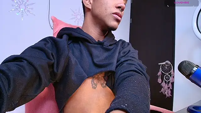 Snapshot of Palo_santo chatting on 02.15.25 Palo santo online show from 02.15.25