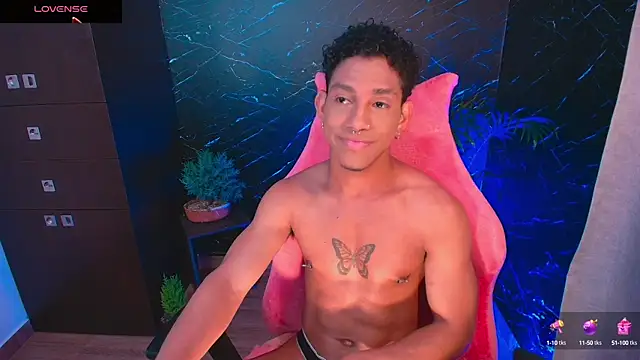 Snapshot of Palo_santo chatting on 10.12.25 Palo santo online show from 10.12.25