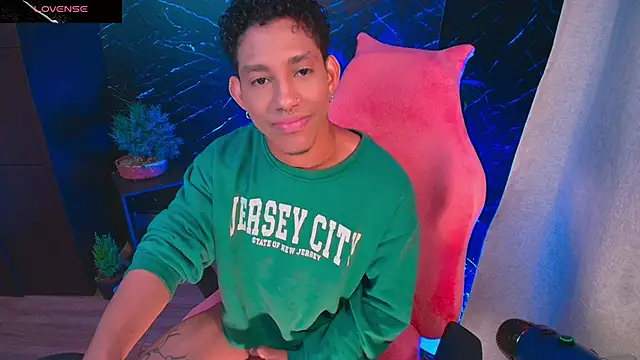 Snapshot of Palo_santo chatting on 10.13.25 Palo santo online show from 10.13.25