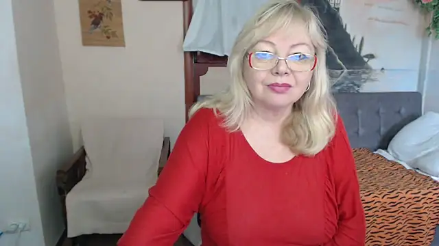 Snapshot of EvelynLoveShy chatting on 11.17.25 EvelynLoveShy online show from 11.17.25