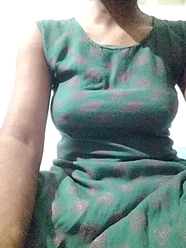 Snapshot of rituporna2004 chatting on 02.14.26 rituporna2004 online show from 02.14.26