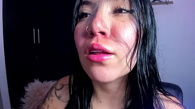 Snapshot of AilynRed chatting on 01.07.25 AilynRed online show from 01.07.25