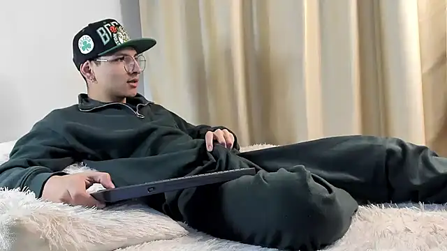 Snapshot of a_lejandro_0_8 chatting on 12.14.24 a lejandro 0 8 online show from 12.14.24