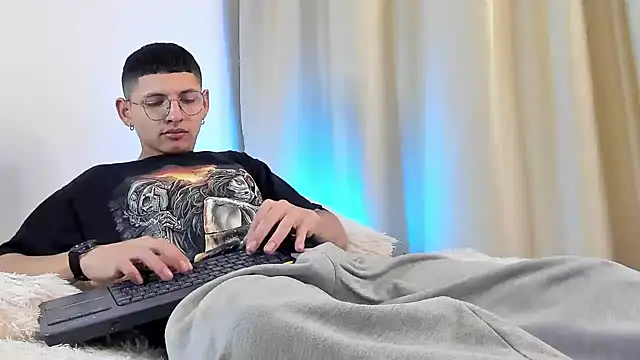 Snapshot of a_lejandro_0_8 chatting on 12.18.24 a lejandro 0 8 online show from 12.18.24