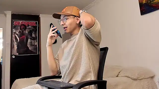 Snapshot of a_lejandro_0_8 chatting on 12.25.24 a lejandro 0 8 online show from 12.25.24