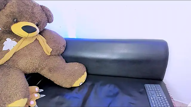 Snapshot of aurora_mcry chatting on 03.01.25 aurora mcry online show from 03.01.25