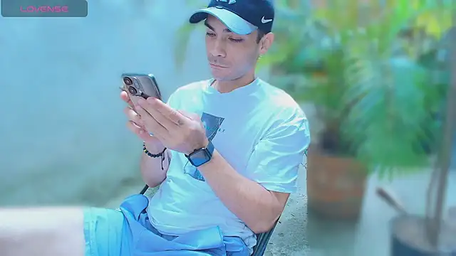 Snapshot of sexyboycolombi4 chatting on 06.15.26 sexyboycolombi4 online show from 06.15.26