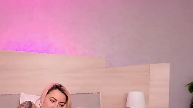 FoxxyClarise online show from 01.30.25