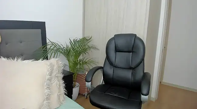 charlotte tiller online show from 12.11.24